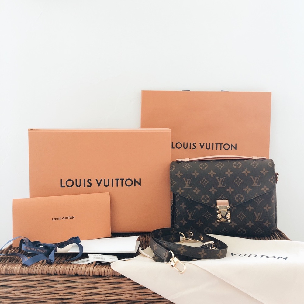 Authentic Louis Vuitton Pochette Metis Monogram